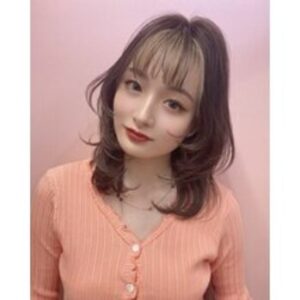 レイヤーカットで軽さと小顔見せ