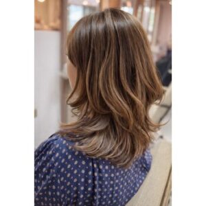 細かなハイライトでつくる、大人の上品な白髪ぼかし。