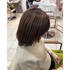 大人の白髪ぼかしでやわらかツヤ髪に