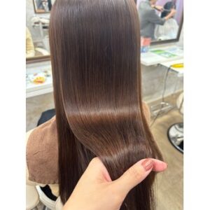 湿気に負けない素髪へ 縮毛矯正♪