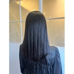 レイヤーカットで軽やかに。動きと抜け感が叶う髪へ