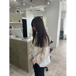 「髪を結ぶ」が減るストレート